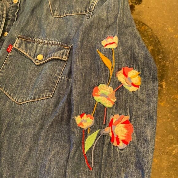 Rare HTF Design! Levi’s Sz S Embroidered Denim Pearl Snap Shirt - Picture 3 of 11